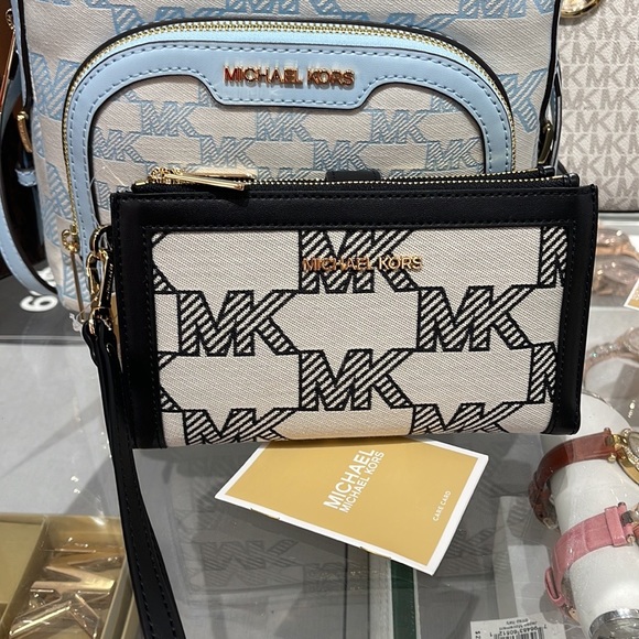 MICHAEL KORS JET SET TRAVEL 35S3GTVW7J LIGHT SAGE LG DOUBLE ZIP WRISTLET-WALLET- - Picture 8 of 16